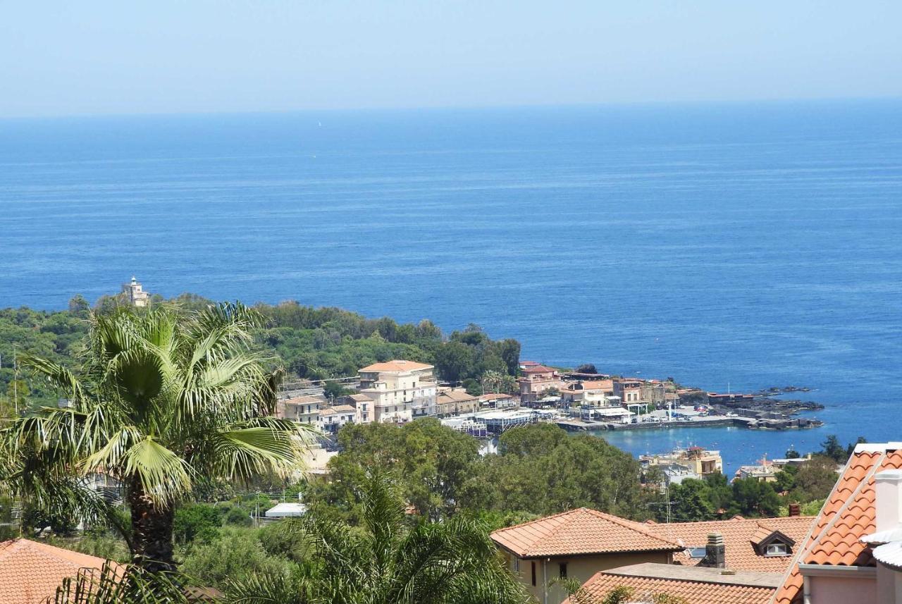 Mansarda Sul Mare Dei Ciclopi Apartman Aci Trezza Kültér fotó