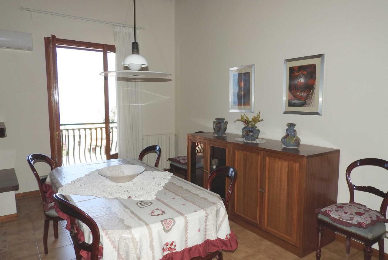 Mansarda Sul Mare Dei Ciclopi Apartman Aci Trezza Kültér fotó